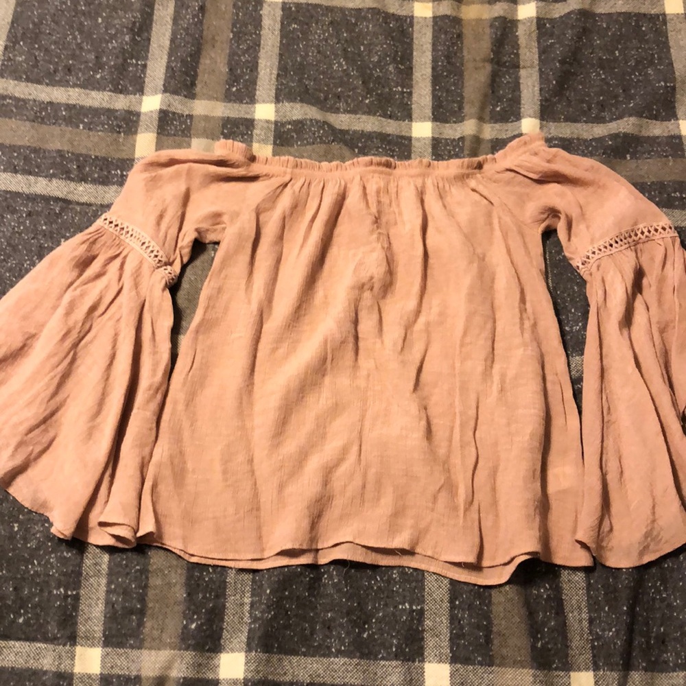 Lose fitting long sleeve shirt